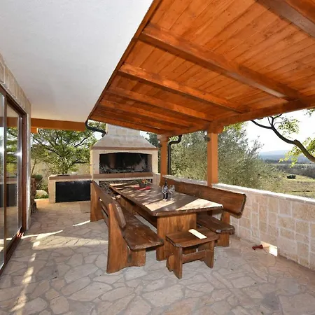 Vila Stone House