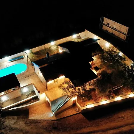 Stone House Vila *